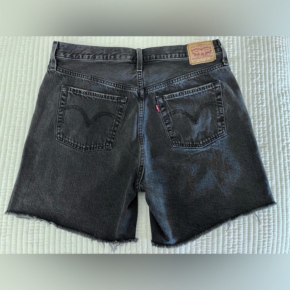 Levi's Women's 501 Mid Thigh Shorts Size 34 - Picture 5 of 6